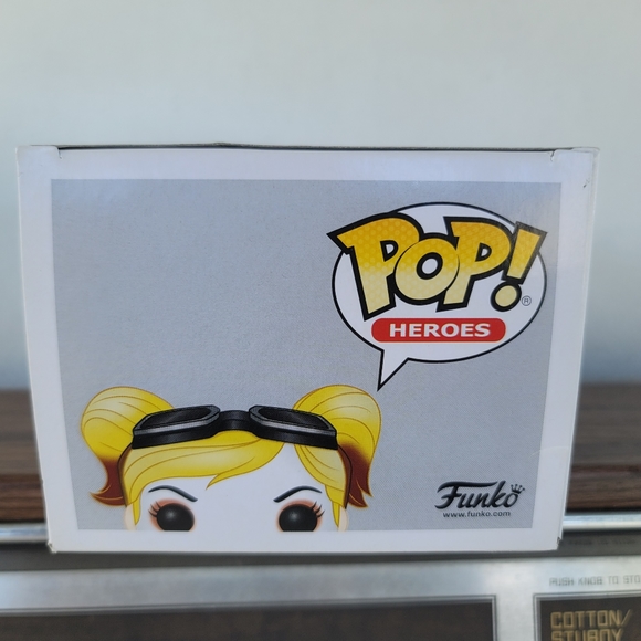 🚨 2 Harley Quinn Funko! - Picture 6 of 13